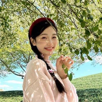 三个带面纱的女子